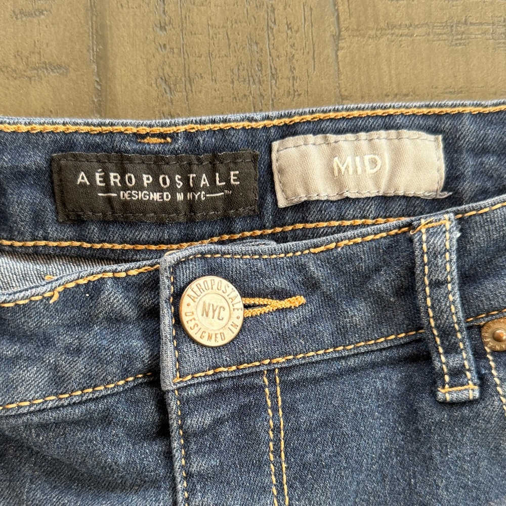 Aeropostale Dark Blue Jean Shorts. Womens size 8.‎ 3 inch inseam. Stretch - Picture 2 of 5